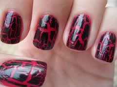Vernis à ongles craquelé noir Le vernis à ongles craquelé